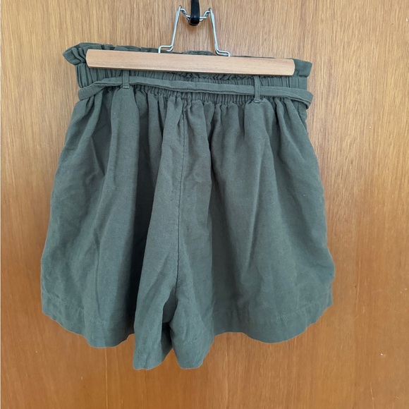 American Eagle Cotton-Linen Blend High Rise Shorts w/ Tie Belt in Olive Green - Picture 2 of 5